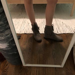 Minnetonka moccasins size 9